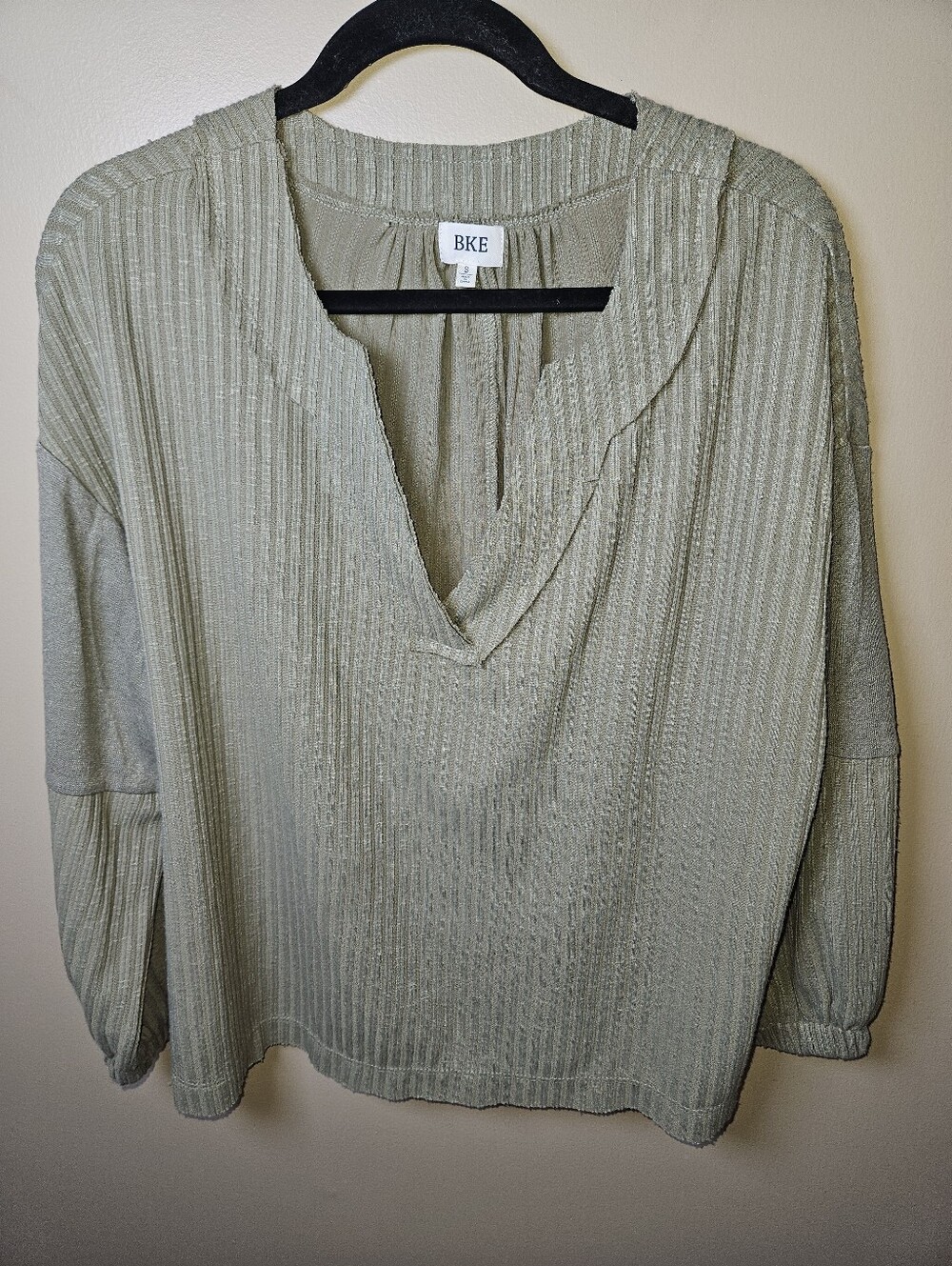 BKE Buckle Green Ribbed Vneck Stretch Long Sleeve Blouse Shirt Small